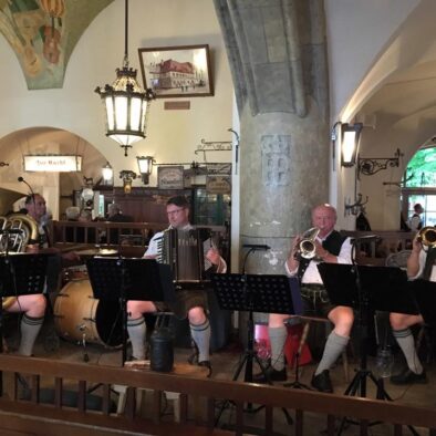 皇家啤酒屋，也叫宫廷啤酒馆，又称HB啤酒馆(Hofbrauhaus)