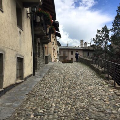 Sul Ponte di Pietra, risalente alla seconda metà del regno di Augusto (27 a.C. – 14 d.C.)