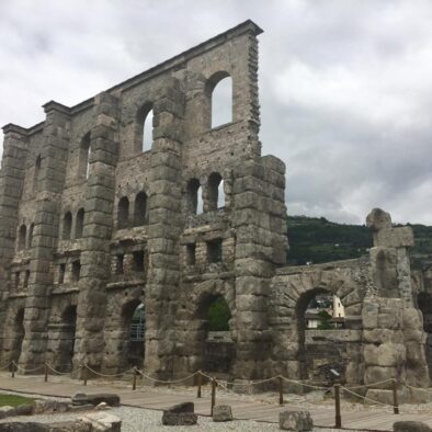 Il Teatro Romano, edificato in epoca romana alcuni decenni dopo la fondazione della città (25 a.C.)