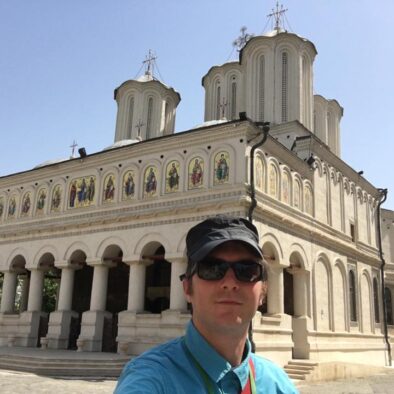 Davanti alla Cattedrale Patriarcale (Catedrala Patriarhală) di Bucarest, completata nel 1658