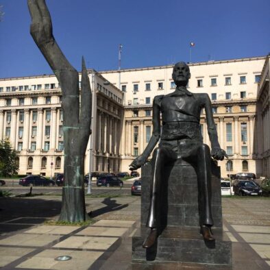 In Piazza della Rivoluzione (Piața Revoluției)