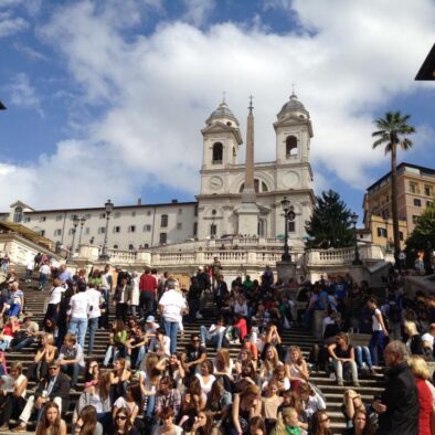 la Scalinata di Trinità dei Monti in Piazza di Spagna