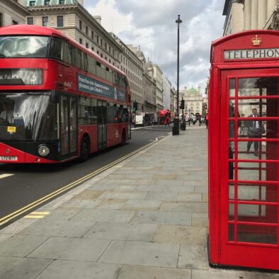 La cabina telefonica rossa e il double-decker bus, due delle più celebri icone inglesi