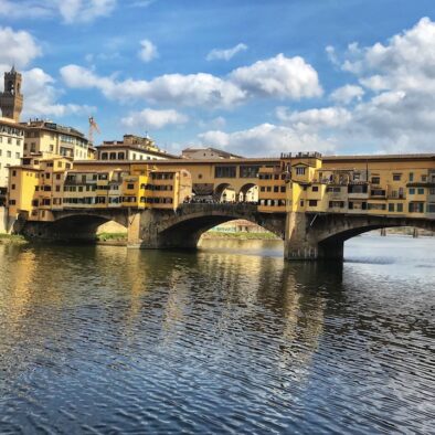 Il Ponte Vecchio, costruito come lo vediamo adesso nel 1345