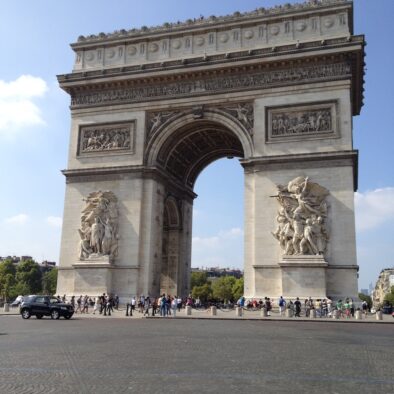 L’Arco di Trionfo (Arc de Triomphe), inaugurato nel 1836