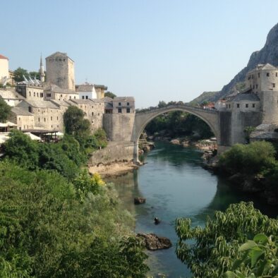 A passeggio per il centro storico di Mostar, dichiarato Patrimonio dell’Umanità dall’UNESCO