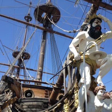 Il vascello Neptune, costruito nel 1986 nei cantieri di Port El Kantaoui, impiegato come set cinematografico e successivamente trasportato al Porto Antico di Genova