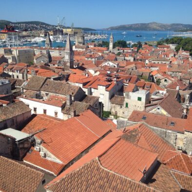 Panorama di Trogir dal campanile della Cattedrale di San Lorenzo (Trogirska katedrala), eretta tra il XIII e il XV secolo