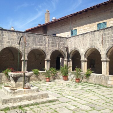 科斯里雲島 (Košljun) 的圣芳济会修道院