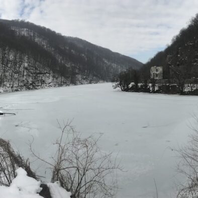 哈默瑞湖边