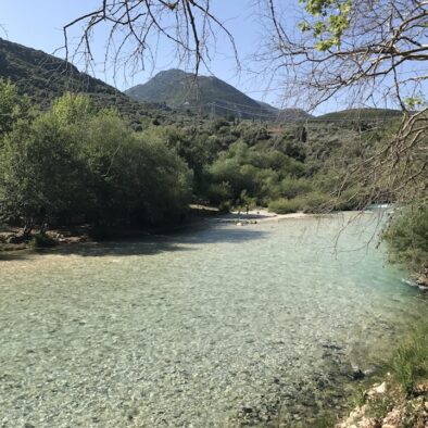 游览阿刻戎河