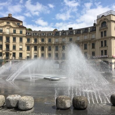 卡尔广场 (Karlsplatz)