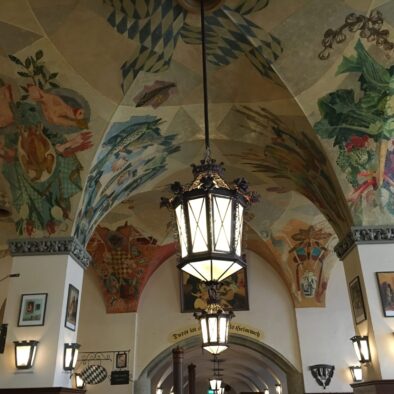 皇家啤酒屋，也叫宫廷啤酒馆，又称HB啤酒馆(Hofbrauhaus)