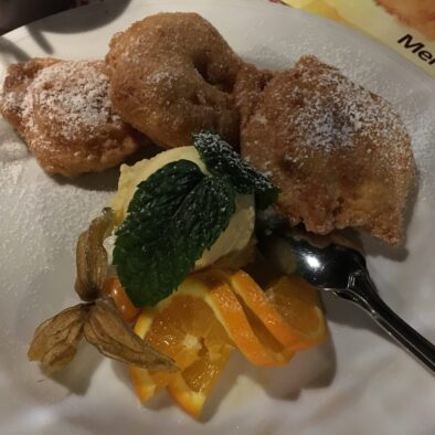 品尝当地的美食