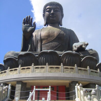 Tian Tan Buddha (天壇大佛) a Lantau, completato nel 1993