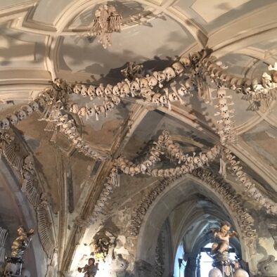 L’ossario di Sedlec (kostnice Sedlec), una piccola cappella cristiana collocata nel cimitero della Chiesa di tutti i Santi a Kutná Hora
