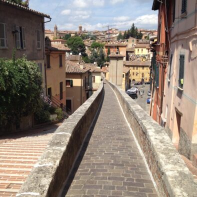 佩鲁贾 (Perugia) 的水道大街 (Via dell’Acquedotto)