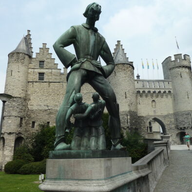 Lange Wapper Statue in front of Het Steen Fortress