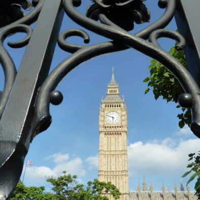 La Torre dell’Orologio del Palazzo di Westminster, completata nel 1858 e generalmente nota come “Big Ben”