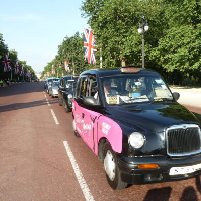 The Mall, ampio viale che unisce da ovest a est Buckingham Palace all’Admiralty Arch, nei pressi di Trafalgar Square
