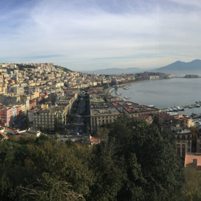 从波西利波 (Posillipo）欣赏那不勒斯的美景