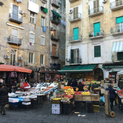 皮尼亚楔卡市场区 (Piazza Pignasecca)