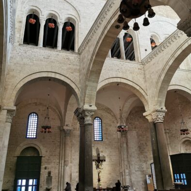 圣尼各老圣殿 (Basilica di San Nicola)的内部